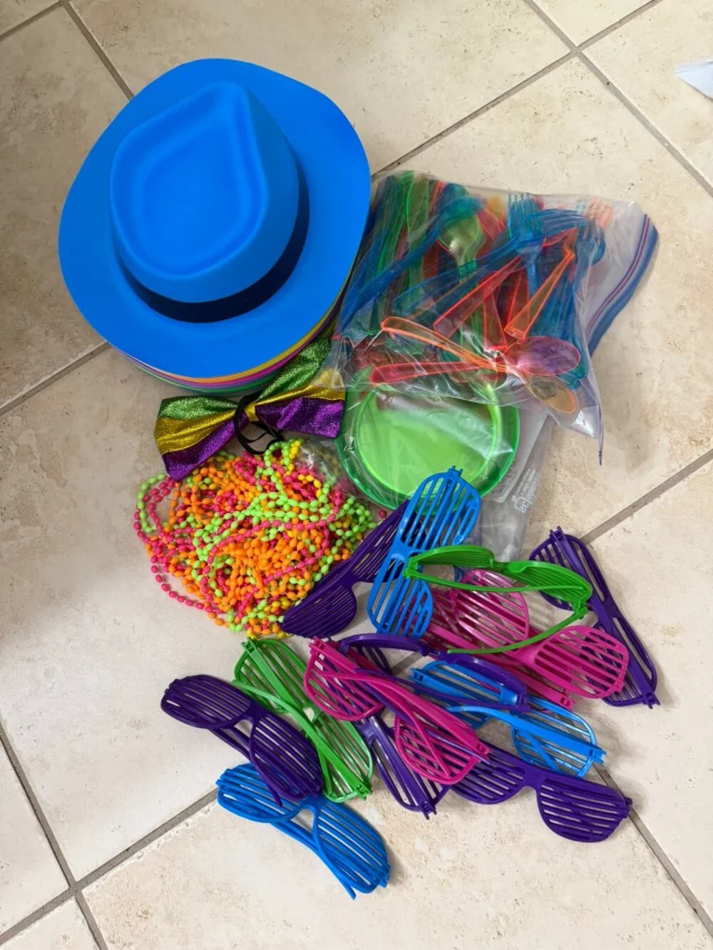 Neon Glow in the Dark Plastic Hats Plates Eye Glasses Flatware Party Supplies